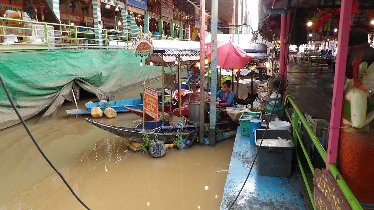 Wat Tha Ka Rong floating market, Ayutthata, Thailand